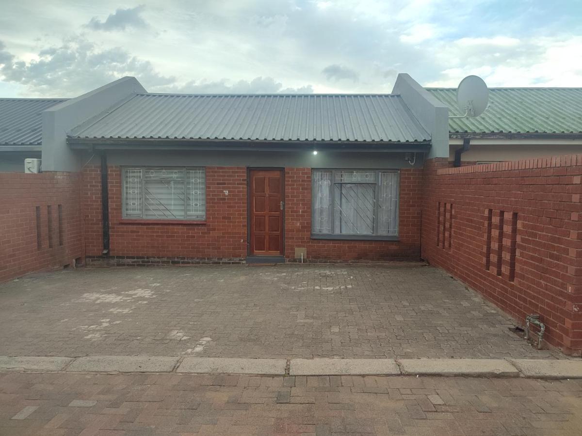Casa Linda Guest House Newcastle Exterior photo